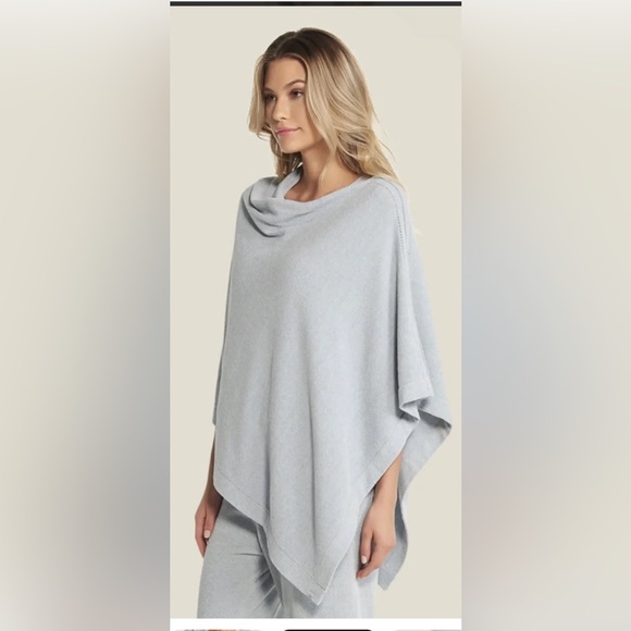 BAREFOOT DREAMS Cozychic Ultra Lite Poncho in Blue Water one sz - Picture 5 of 5